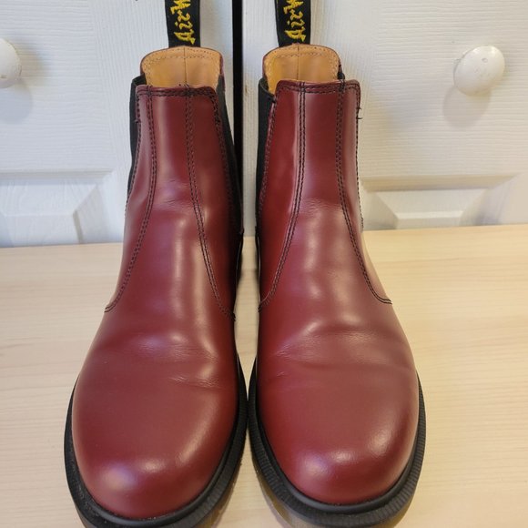 DR. MARTENS AirWair Cherry Red Chelsea 2976 Men's Ankle Boots sz 8 LIKE NEW Punk - Picture 2 of 8